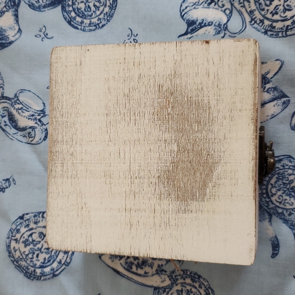 Mr. & Mrs. wooden ring box - Picture 2 of 5